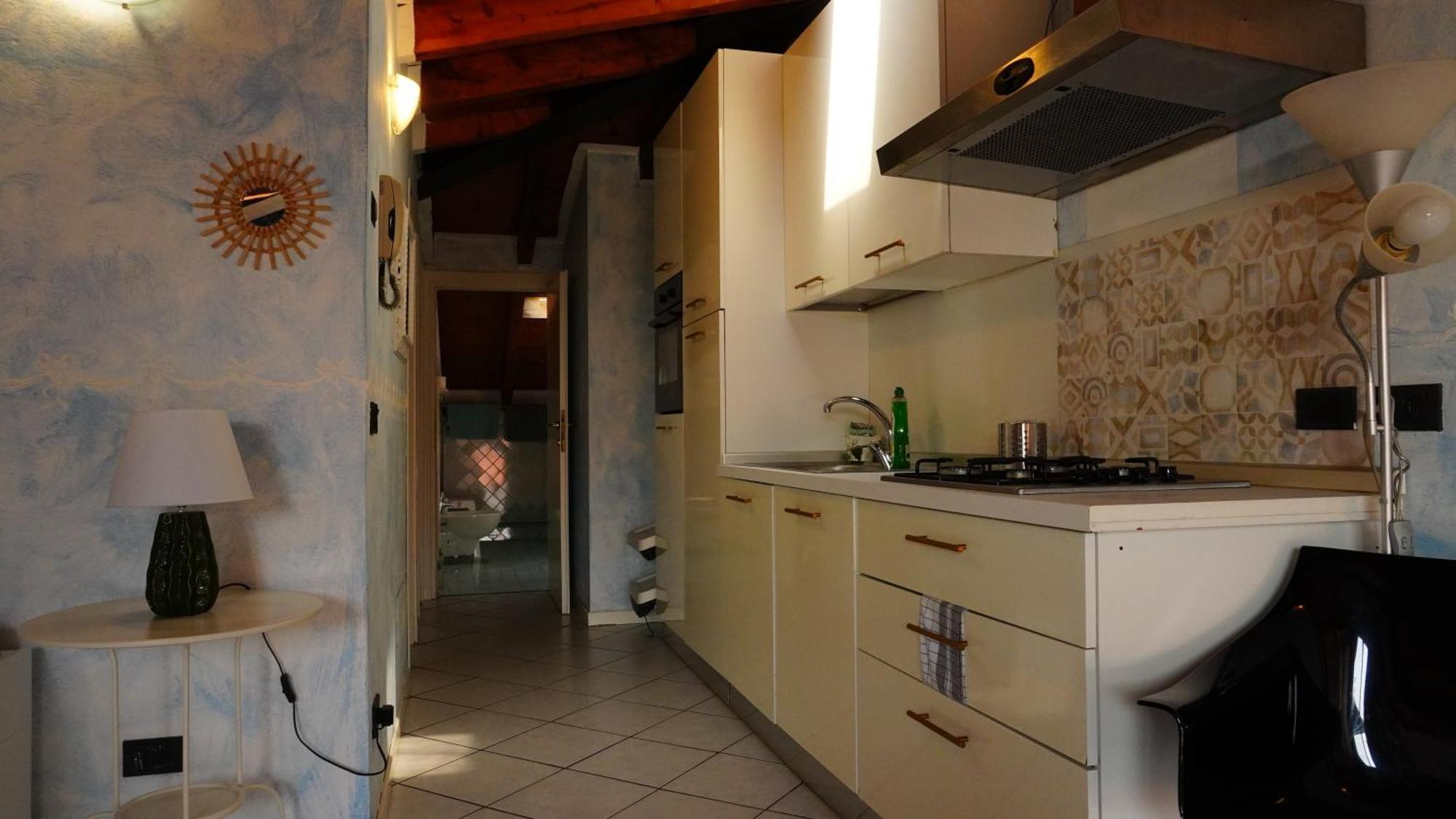 Appartamenti Villa Lina เดเซนซาโนเดลการ์ดา ภายนอก รูปภาพ