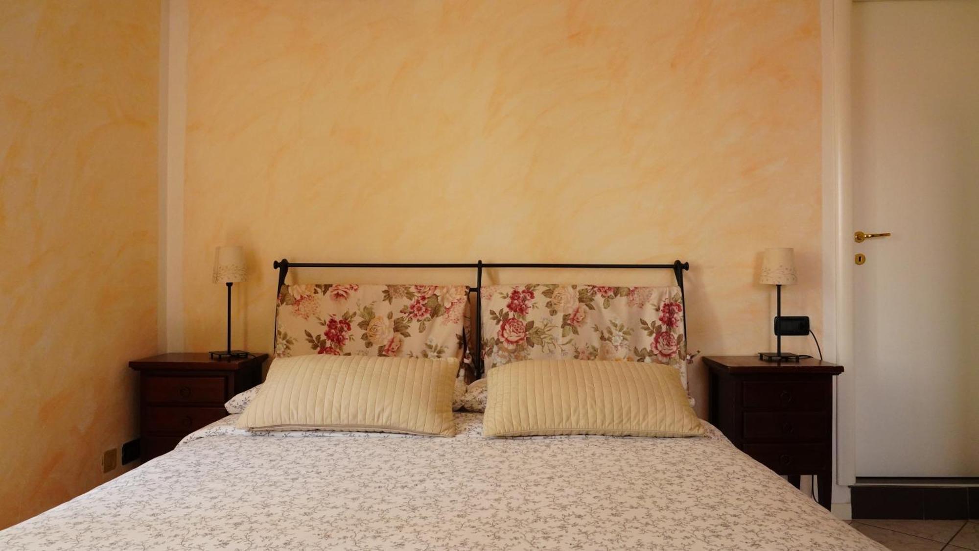 Appartamenti Villa Lina เดเซนซาโนเดลการ์ดา ภายนอก รูปภาพ